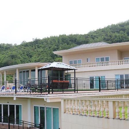 Amanda Villa - Best Value Mountain Top Inn Au Cap Екстер'єр фото
